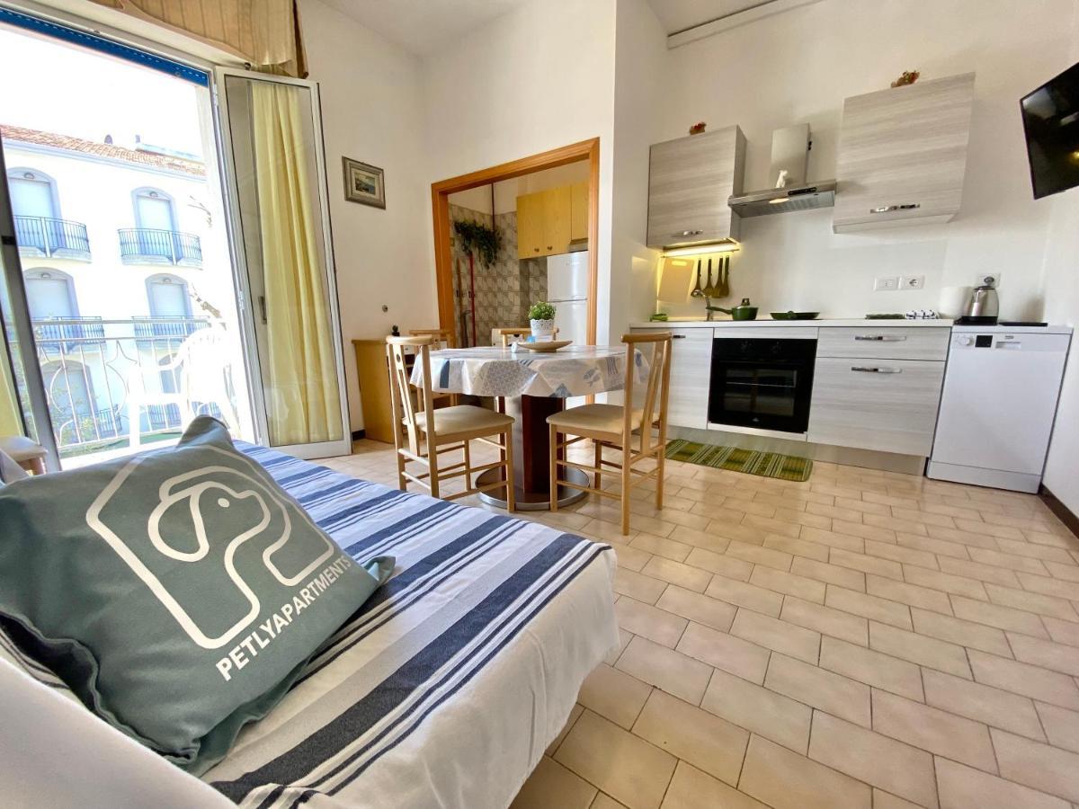 Petlyapartments ベラーリア・イジェア・マリーナ エクステリア 写真